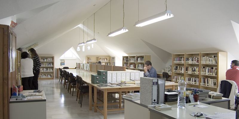 Biblioteca J. M. Caballero Bonald