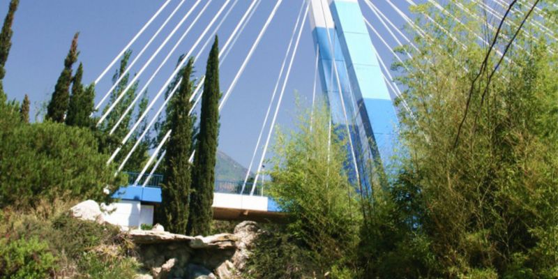 Jardines y Puente de la Represa