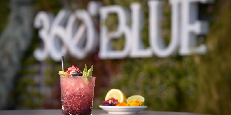 360 º Blue Sky Bar