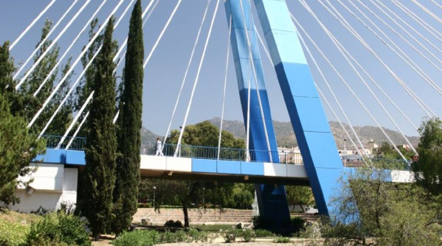 Jardines y Puente de la Represa