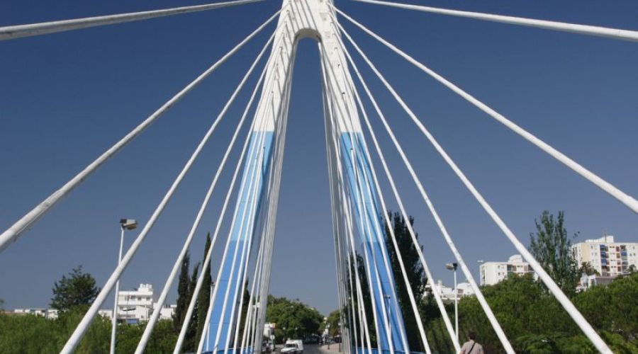 Jardines y Puente de la Represa