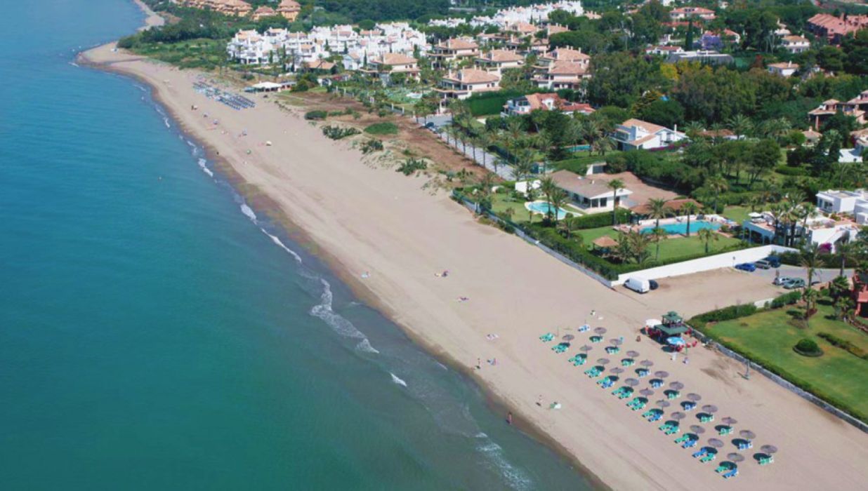 Las Adelfas - Los Monteros