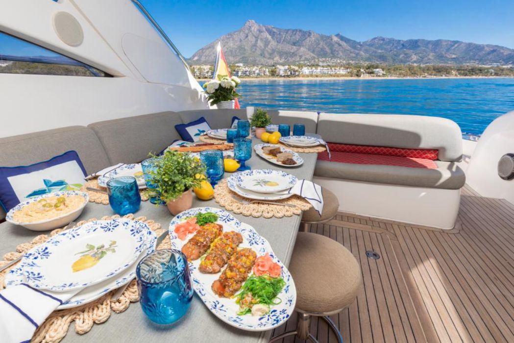 Candela Restaurant & Yacht