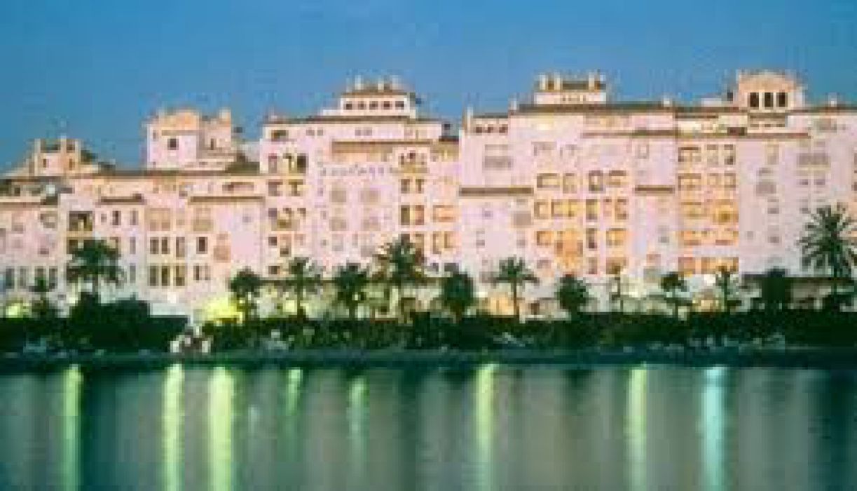 Park Plaza Suites