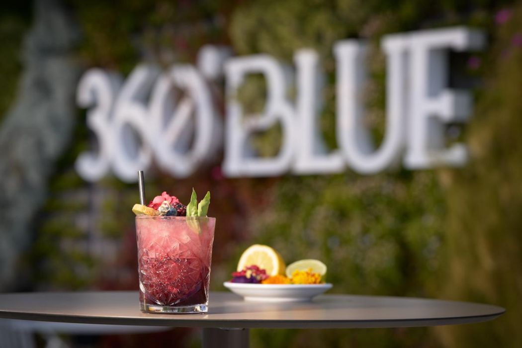 360 º Blue Sky Bar